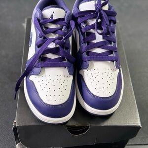 Jordan Kids Sneakers in Purple and White